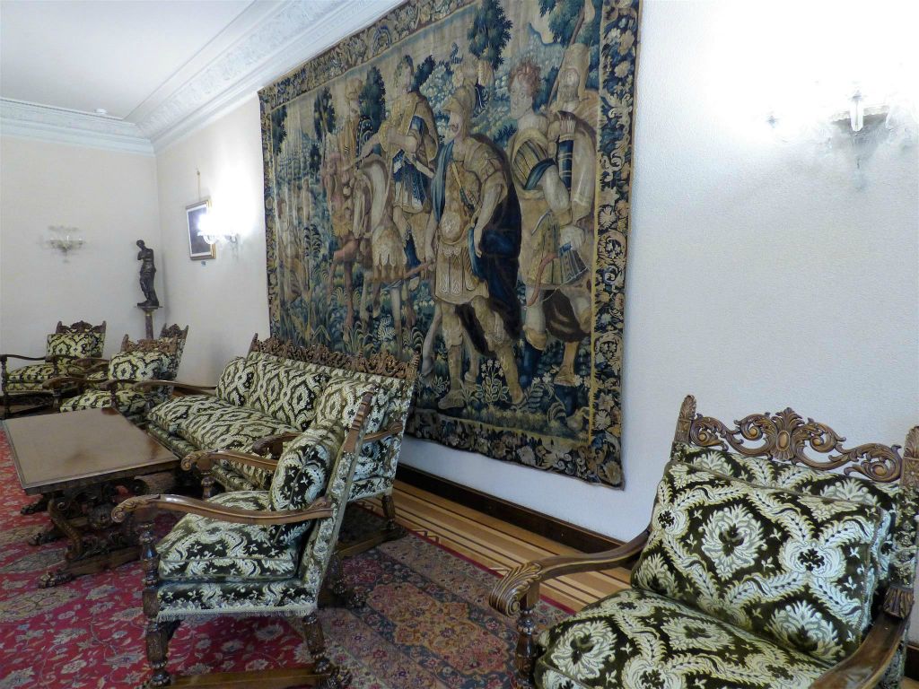 BOEKAREST - een zithoek in de eetzaal in de prive-woning van de familie Ceausescu