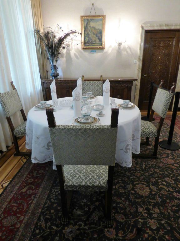 BOEKAREST - de ontbijtzaal in de prive-woning van de familie Ceausescu