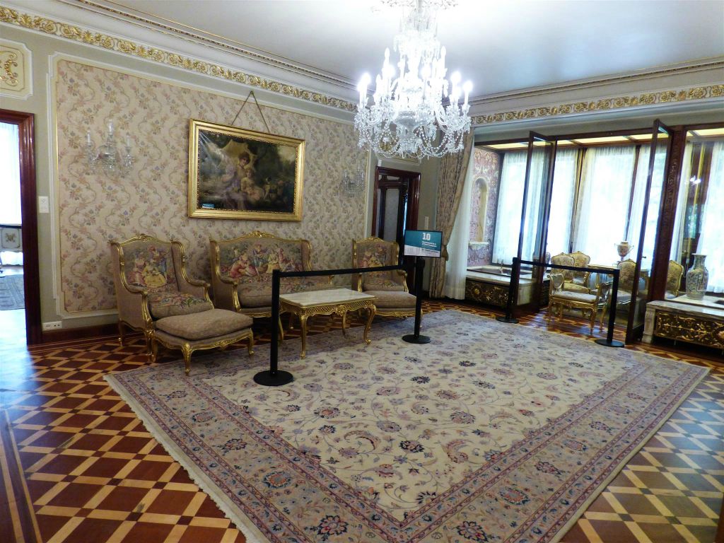 BOEKAREST - de kamer van Nicolae en Elena Ceausescu in de prive-woning van de familie Ceausescu