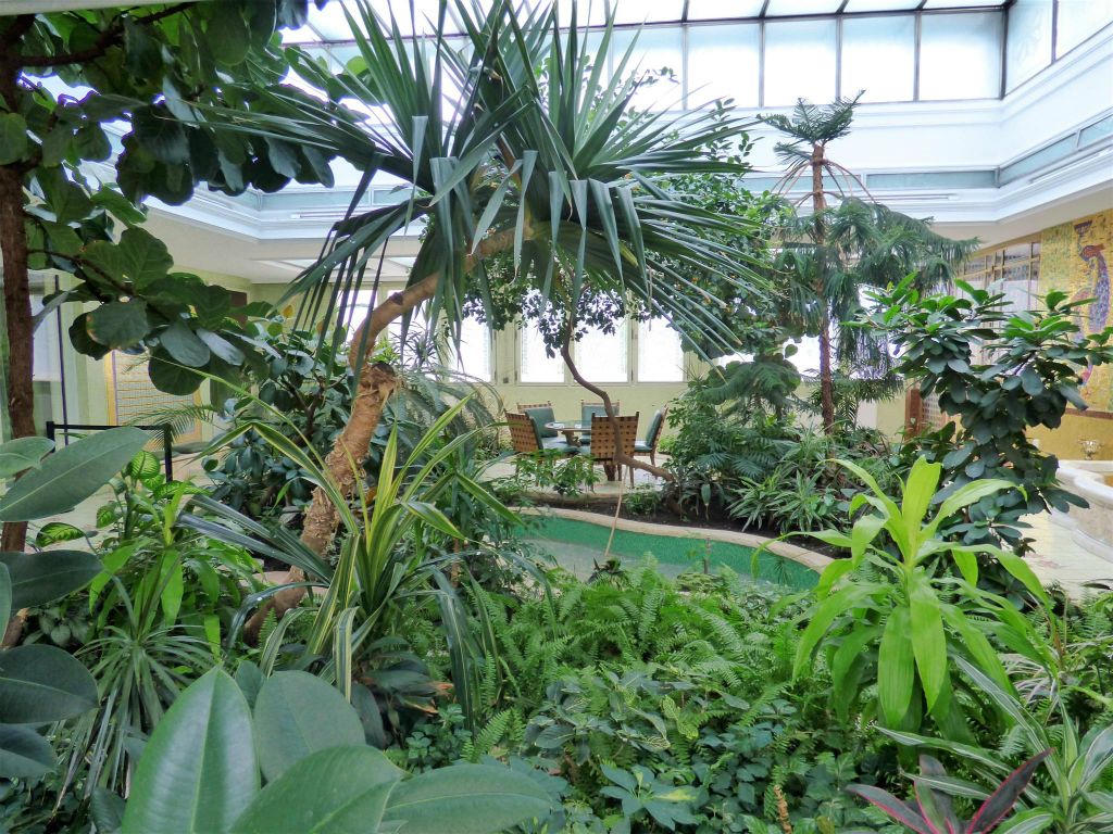 BOEKAREST - de wintertuin in de prive-woning van de familie Ceausescu
