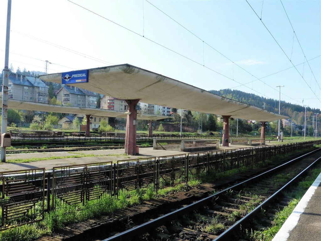 PREDEAL - een perron van het treinstation van Predeal