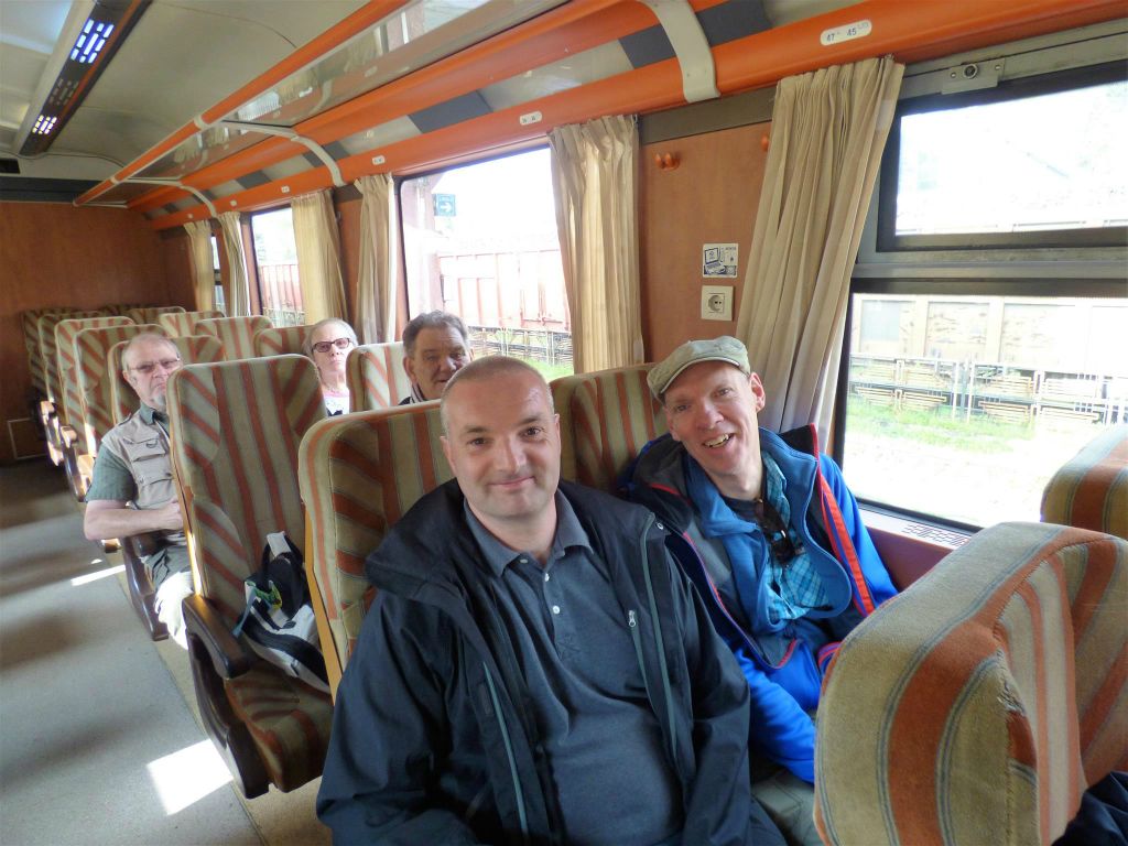 PREDEAL -> BRASOV - Carlos en Kees in de trein van Predeal naar Brasov