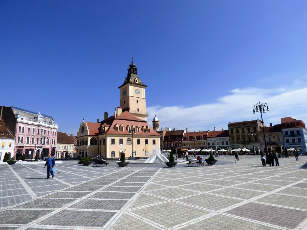 BRASOV - het grote plein van Brasov