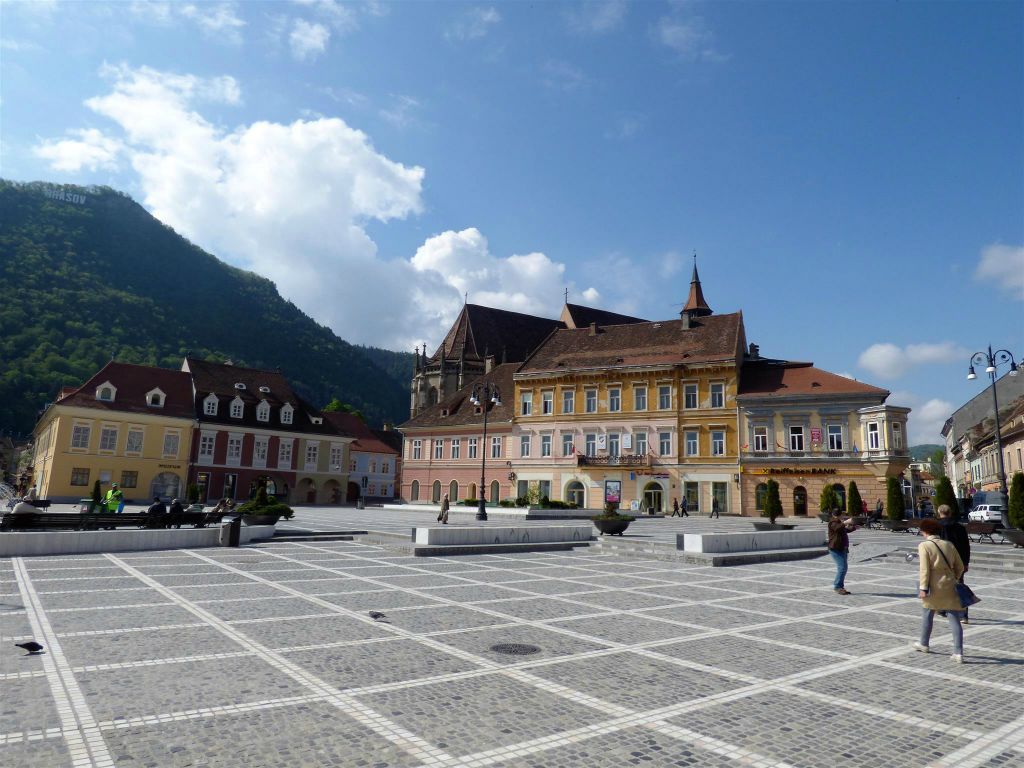 BRASOV - het grote plein van Brasov
