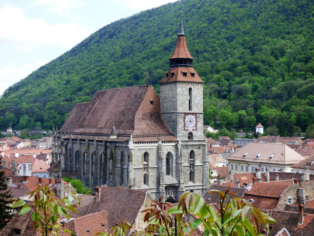 BRASOV - de zwarte kerk (Biserica Neagra) vanaf de Warthe heuvel