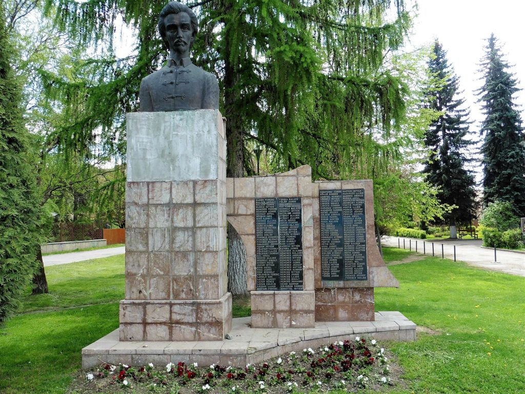 GHEORGHENI - een monument