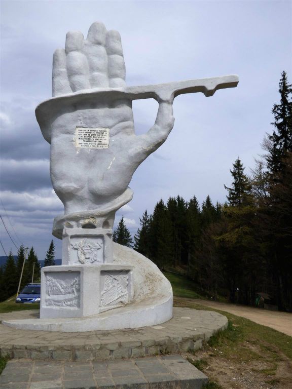 SUCEVITA -> VATRA MOLDOVITEI - het wegwerkersmonument