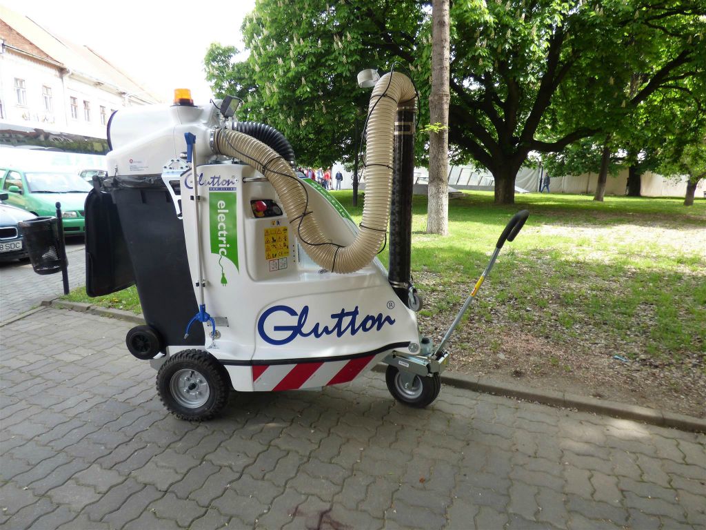 BISTRITA - een Glutton afval- en poepzuiger