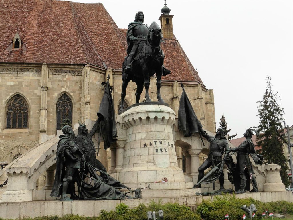 CLUJ NAPOCA - het standbeeld ter ere van koning Matthias Corvinus (1443-1490)