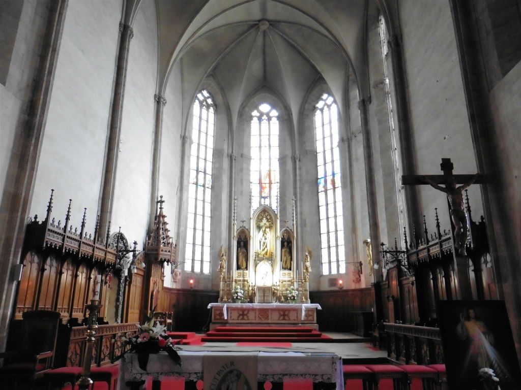CLUJ NAPOCA - binnen in de St. Michaels kathedraal uit 1487