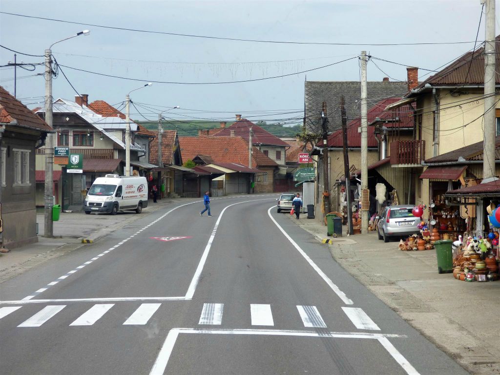 CLUJ NAPOCA -> DEBRECEN (HONGARIJE) - een straat van een dorpje onderweg