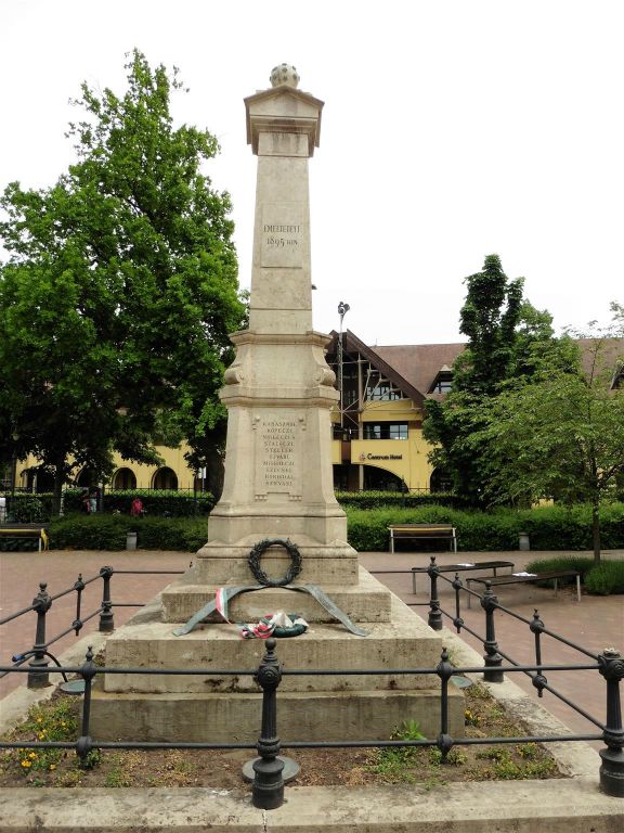 DEBRECEN (HONGARIJE) - het Galeislaaf monument ter ere dat Michiel de Ruyter 26 Hongaarse protestantse predikanten van een Spaans galjoen in de middellandse zee bevrijdde