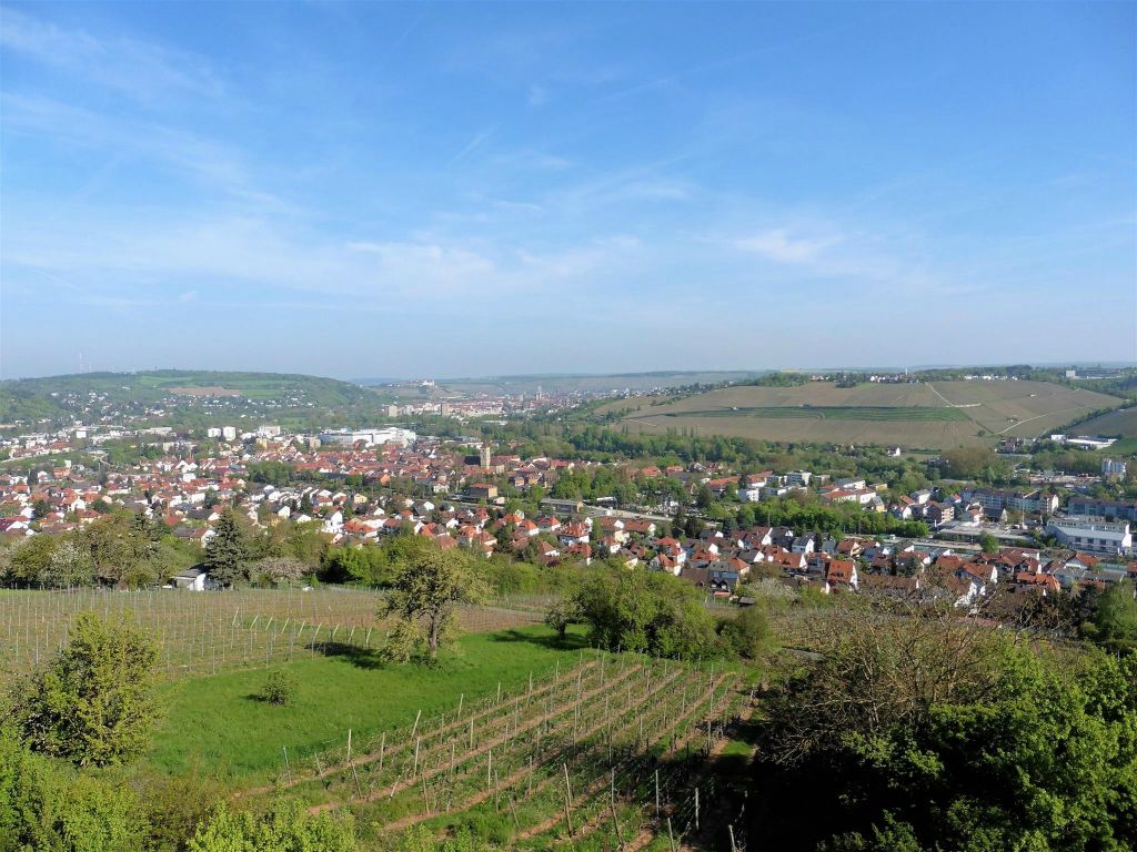 VELBURG (DUITSLAND) -> BEEK - uitzicht over de stad Würzburg tijdens een stop