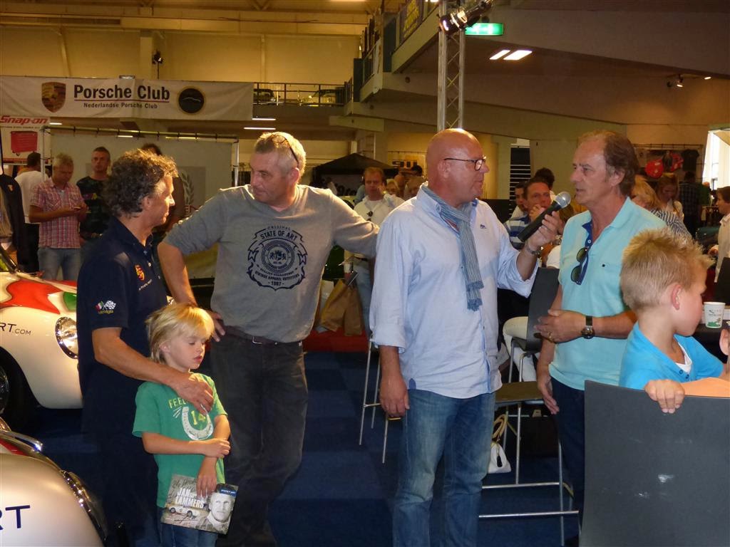 van links naar rechts: Jan Lammers (coureur), Alard Kalf (coureur/commentator), Gaston Starreveld (postcodeloterij) en Arie Luyendijk (coureur)