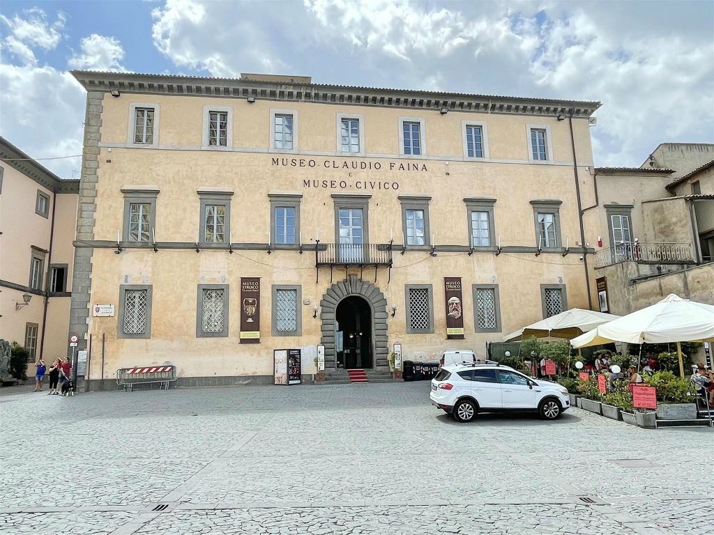 ORVIETO - het burgerlijk en etruskisch museum “Claudio Faina”