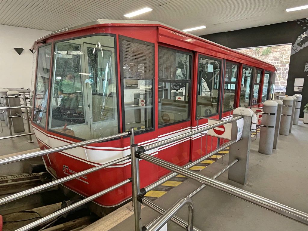ORVIETO - een wagon van een kabelbaan