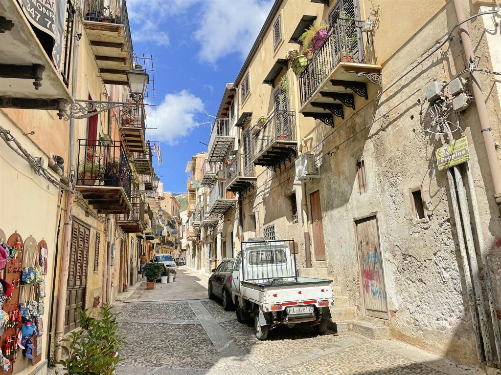 MONREALE - de straat Via Torres