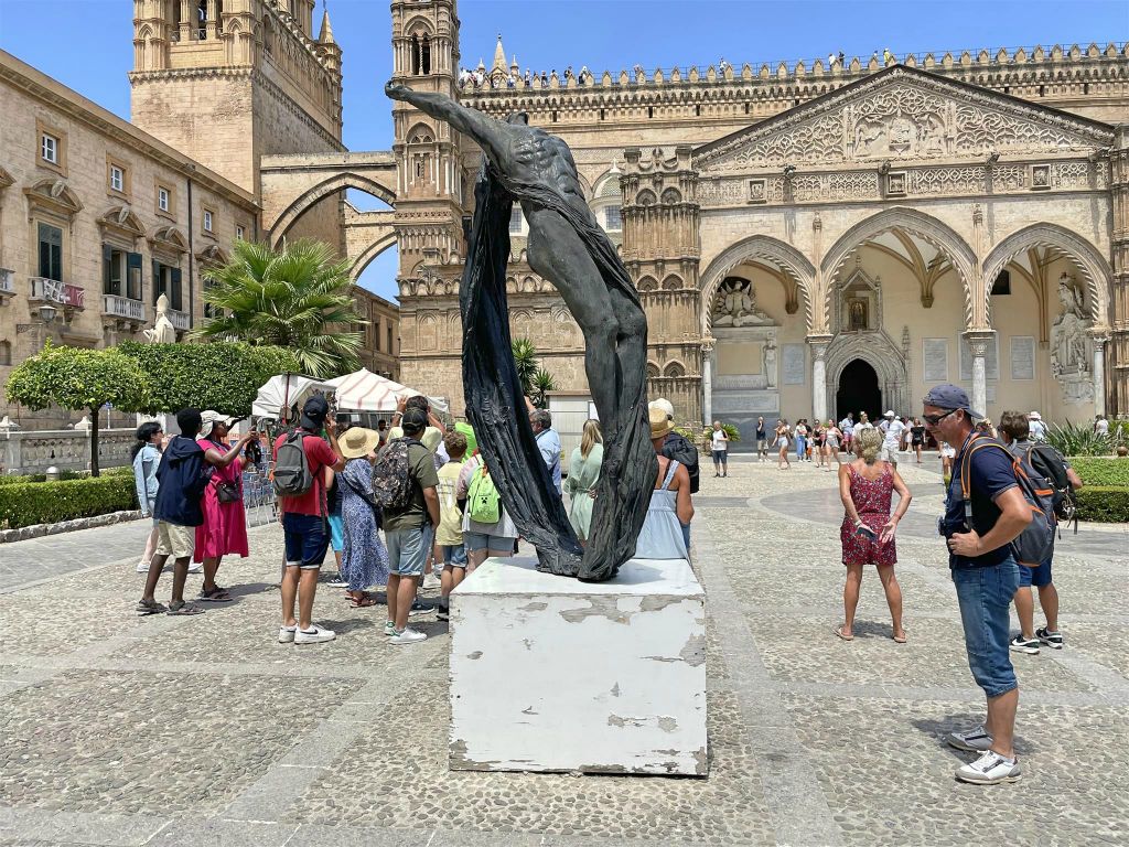 PALERMO - het beeldhouwwerk "A Mio Padre"