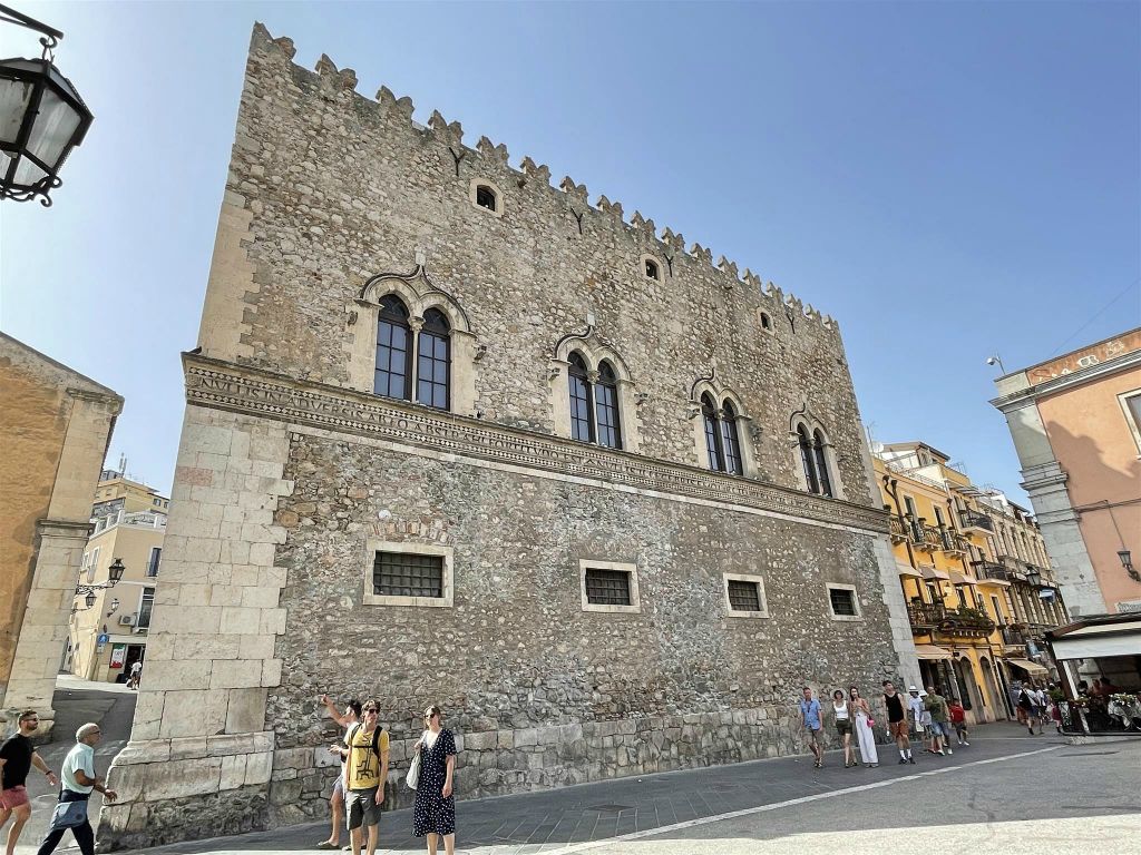 TAORMINA - het Corvaja-paleis