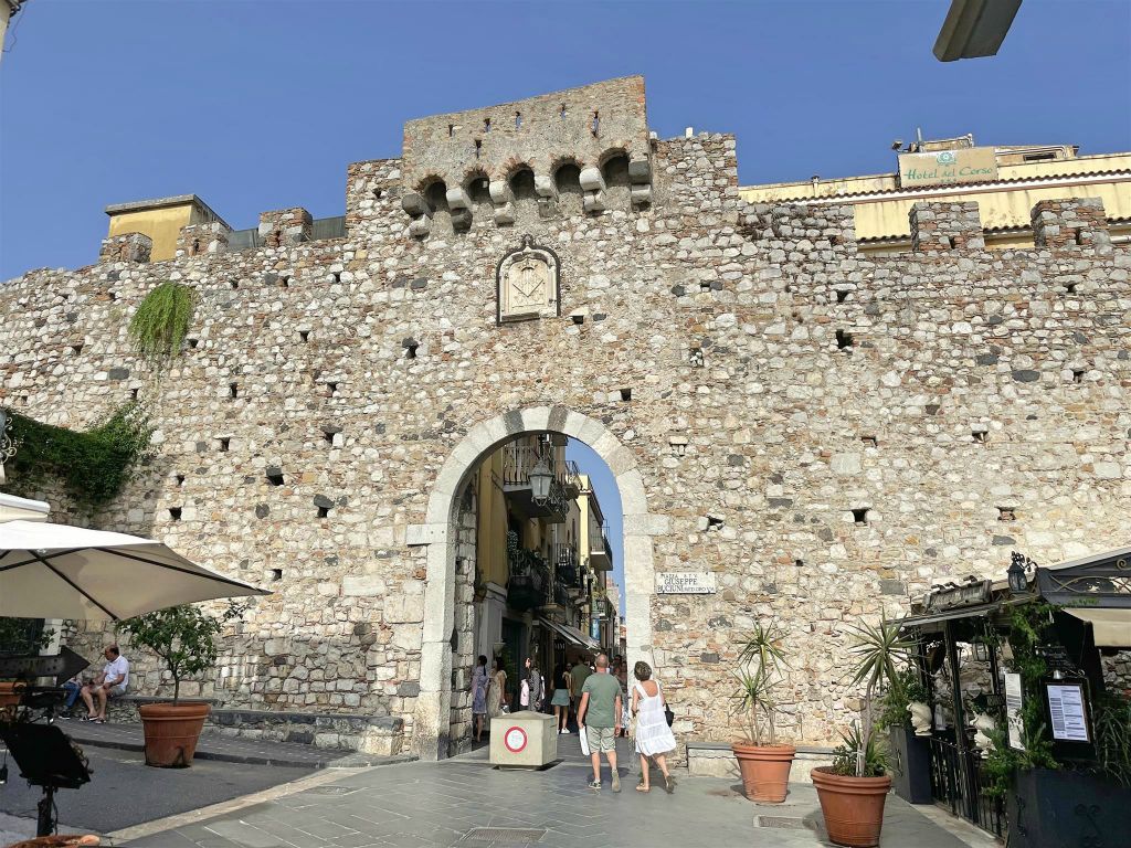 TAORMINA - de Catania stadspoort