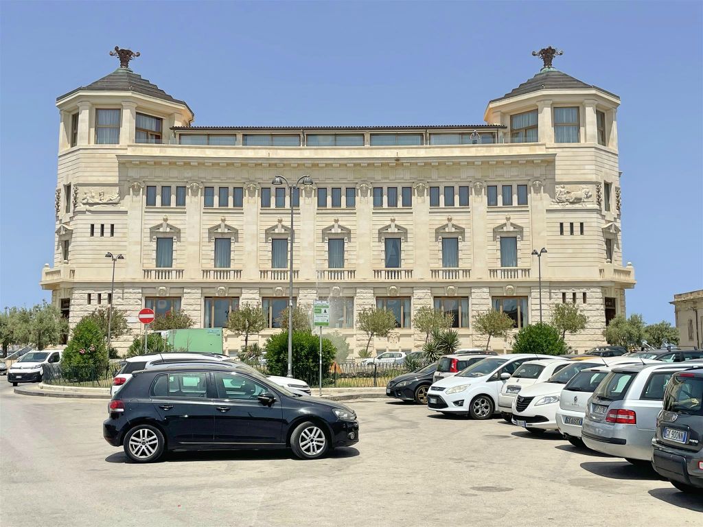 SYRACUSE - het Palazzo delle Poste