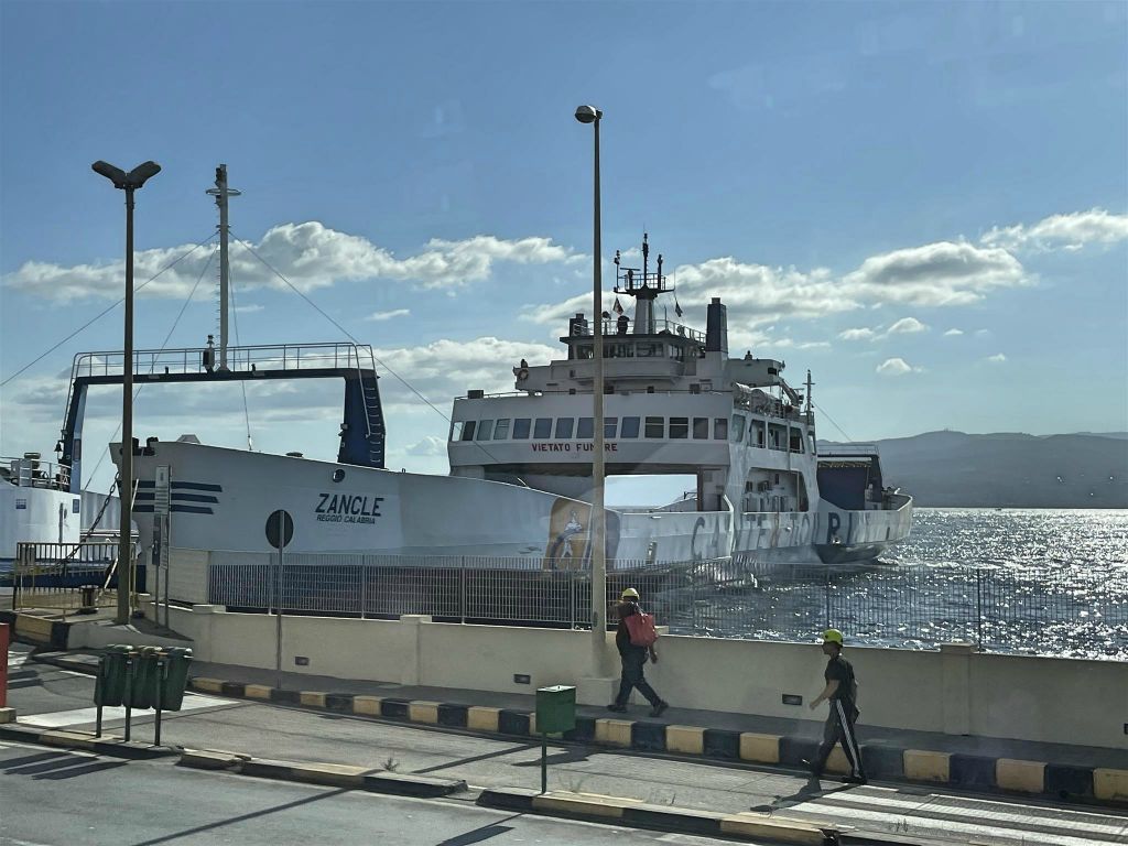 MESSINA - de veerboot Zancle waarmee we van Messina naar Villa San Giovanni gevaren hebben