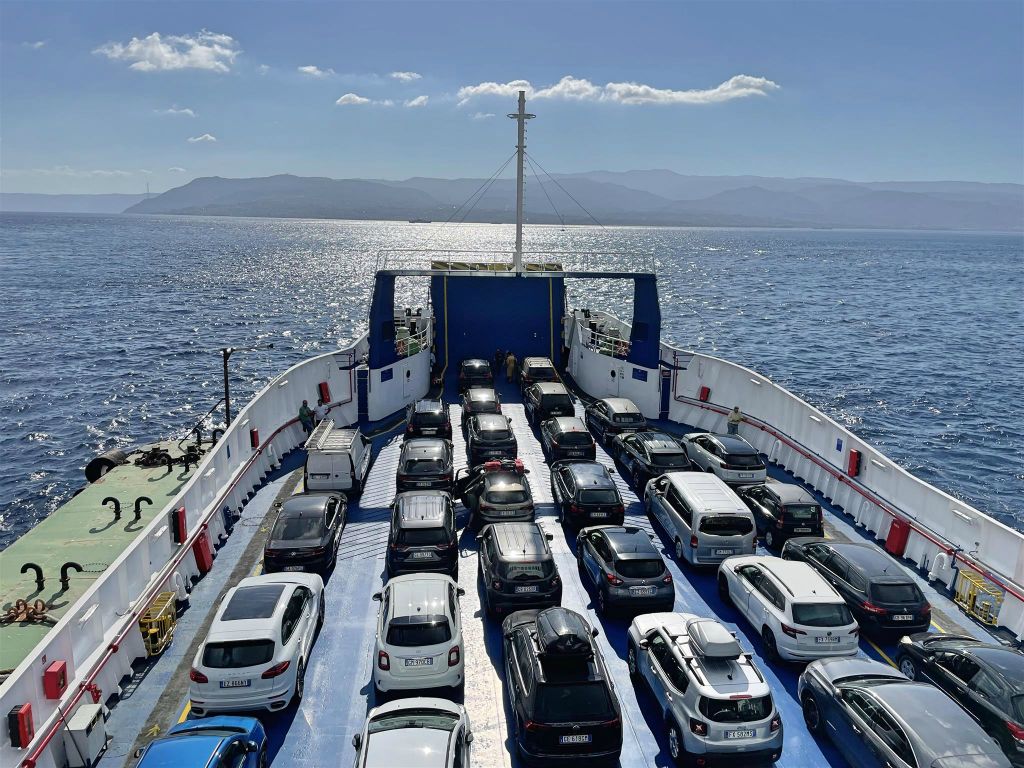 MESSINA - onderweg op de veerboot Zancle waarmee we van Messina naar Villa San Giovanni gevaren hebben