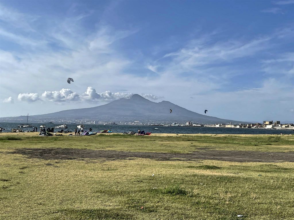 CASTELLAMMARE DI STABIA - enkele kitesurfers
