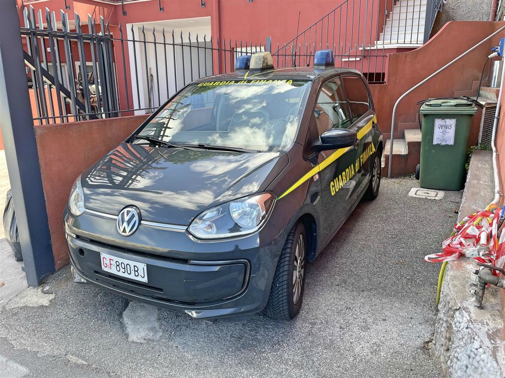 CAPRI - een Volkswagen Up van de poltie van het ministerie van economie en financiën