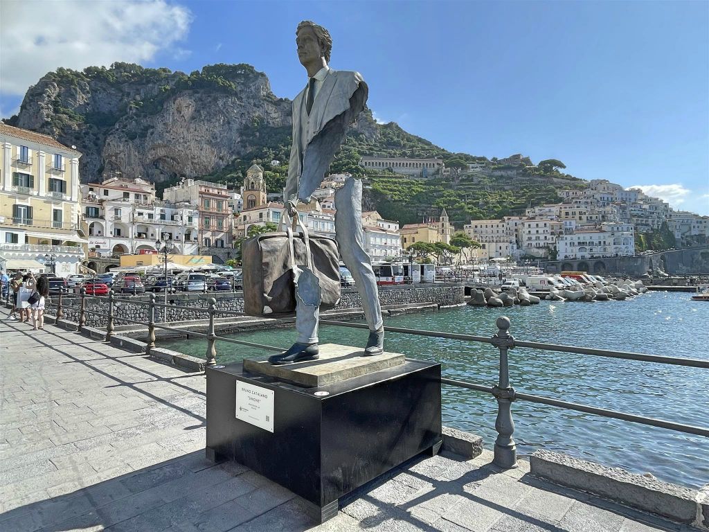 AMALFI - de Simone-sculptuur van kunstenaar Bruno Catalano