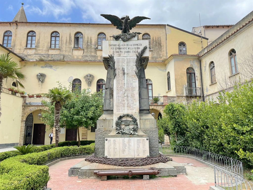 AMALFI - een oorlogsmonument
