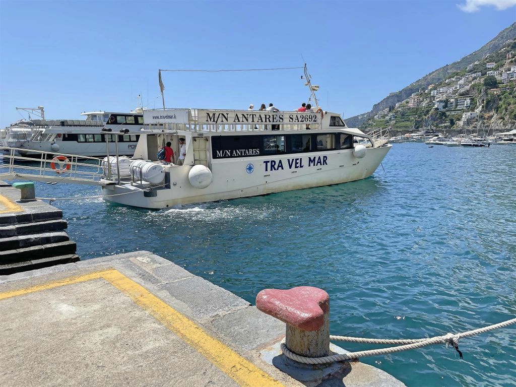 AMALFI - de veerboot waarmee we naar Maiori gevaren hebben