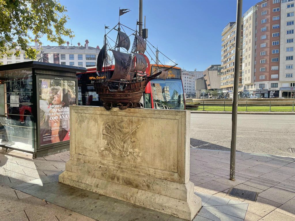 BURGOS - een scheepssculptuur, gemaakt ter ere van Juan de Garay ter gelegenheid van de 400 jaar oprichting van Buenos Aires