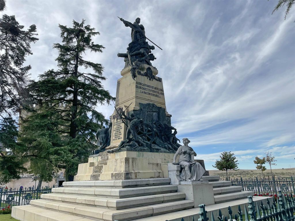 SEGOVIA - het monument voor Daoiz en Velarde