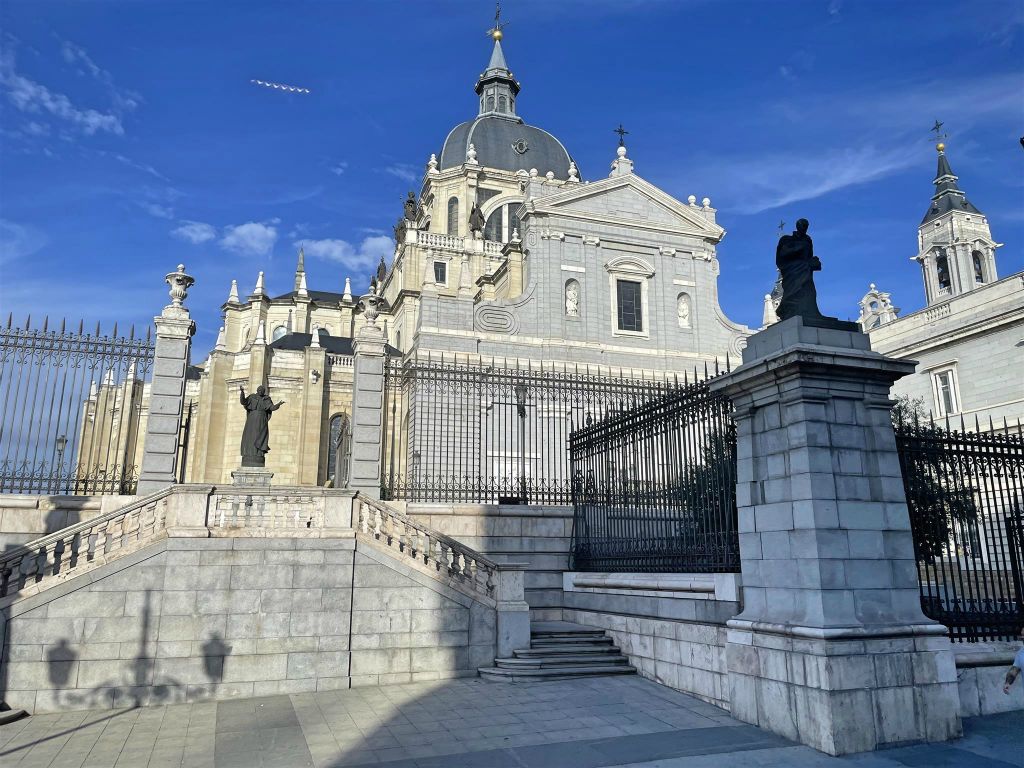 MADRID - de Almudena-kathedraal