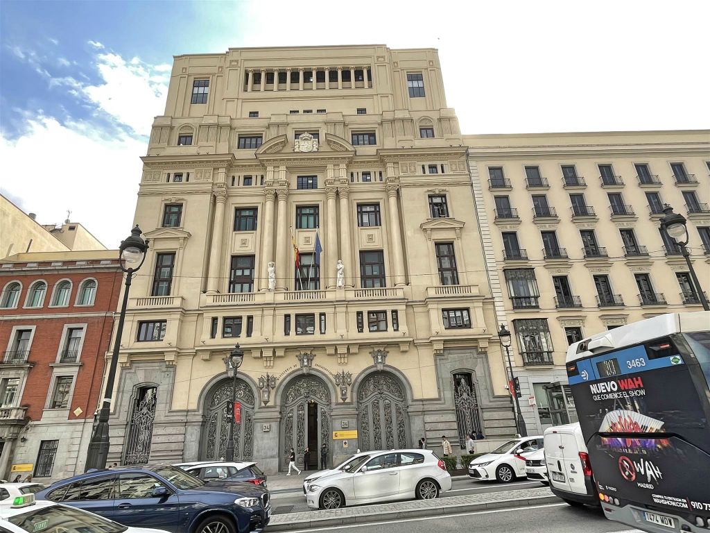 MADRID - het hoofdkantoor van het ministerie van onderwijs