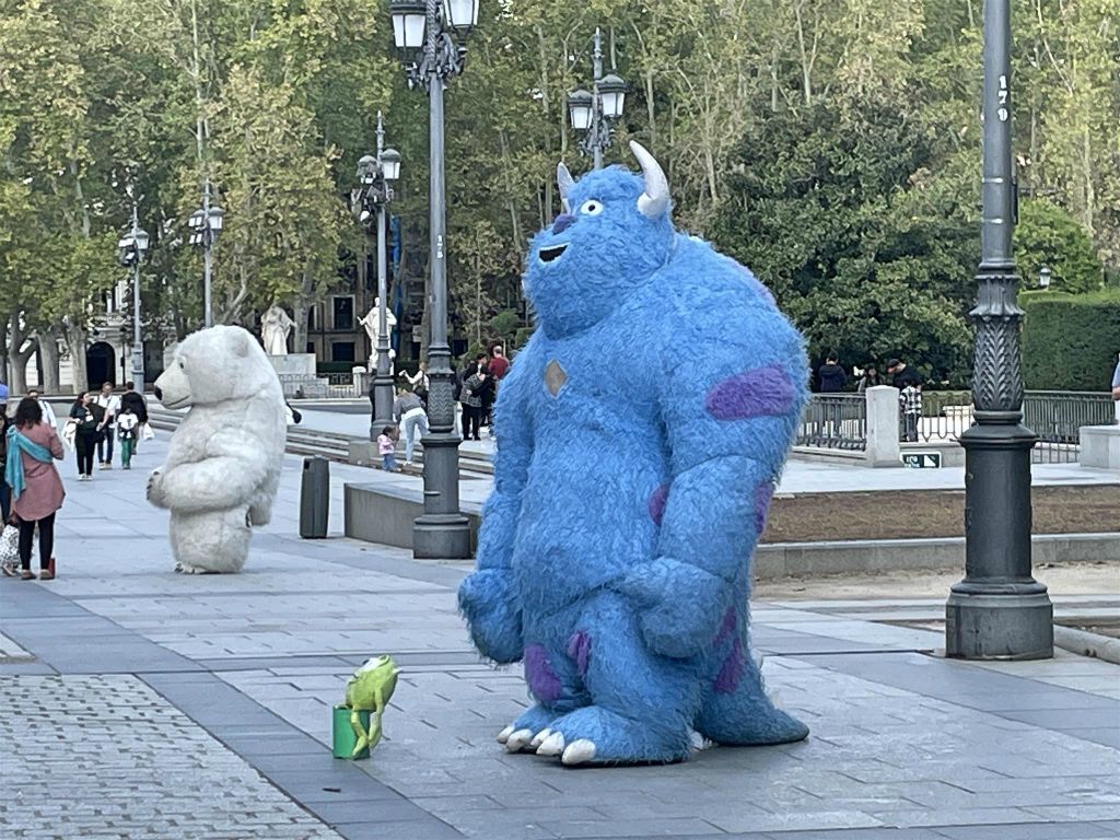 MADRID - enkele figuren uit film Monsters Inc.