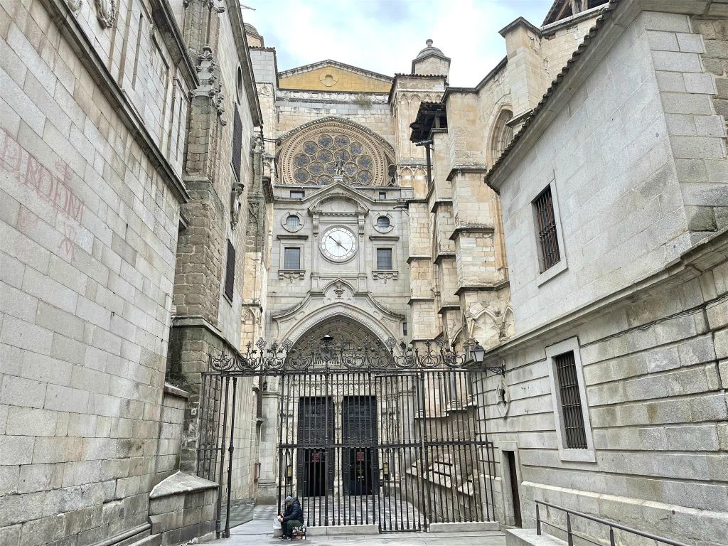 TOLEDO - de klok poort van de kathedraal van Santa María