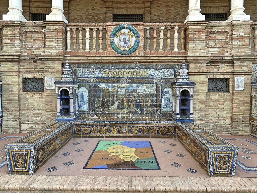 SEVILLA - een tegelmozaïek van de provincie Cordoba bij de Plaza de España