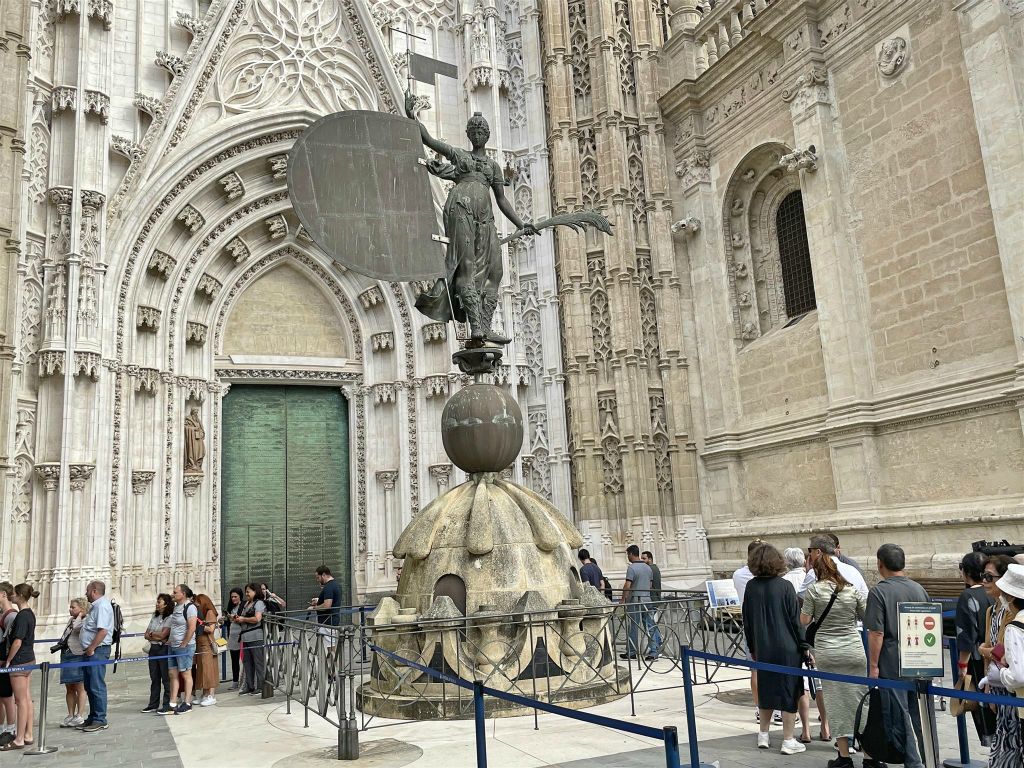 SEVILLA - de windvaanbeeld El Giraaldilo bij de kathedraal van Sevilla