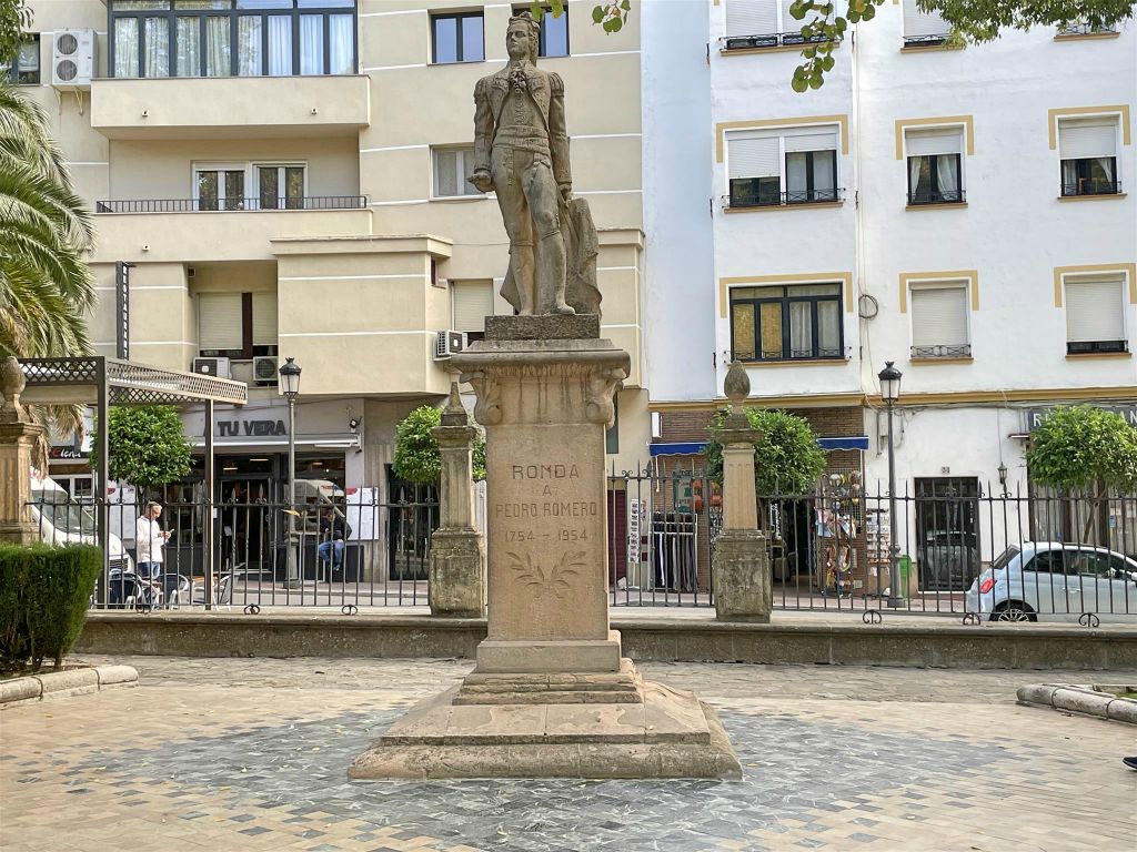 RONDA - een standbeeld ter ere van de stierenvechter Pedro Romero (1754-1839)
