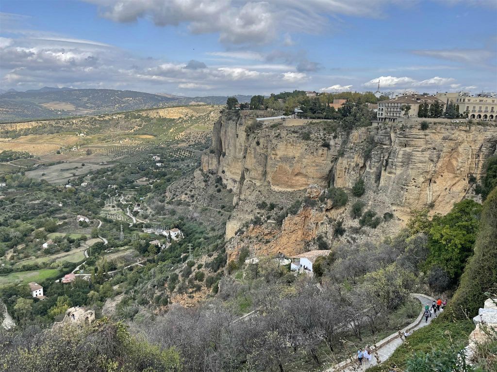 RONDA - het uitzicht vanaf de brug Puente Nuevo