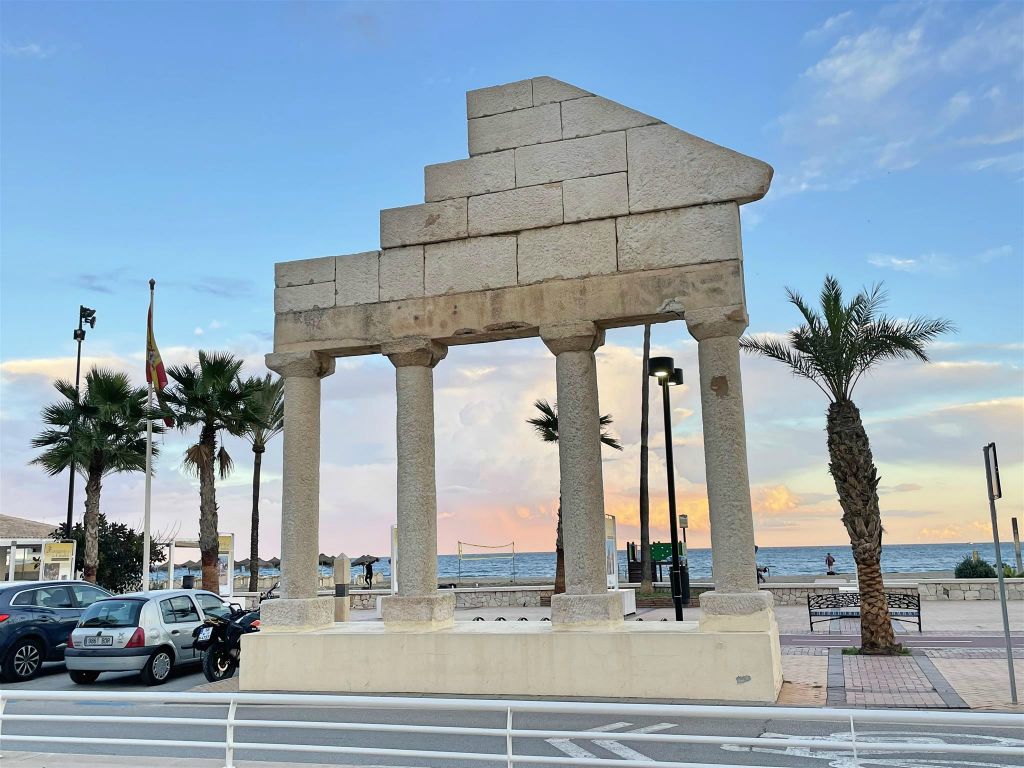 FUENGIROLA - enkele Romeinse marmeren zuilen