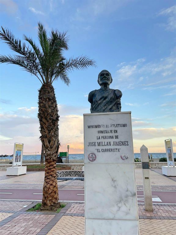 FUENGIROLA - het Jose Millan Jimenez-monument