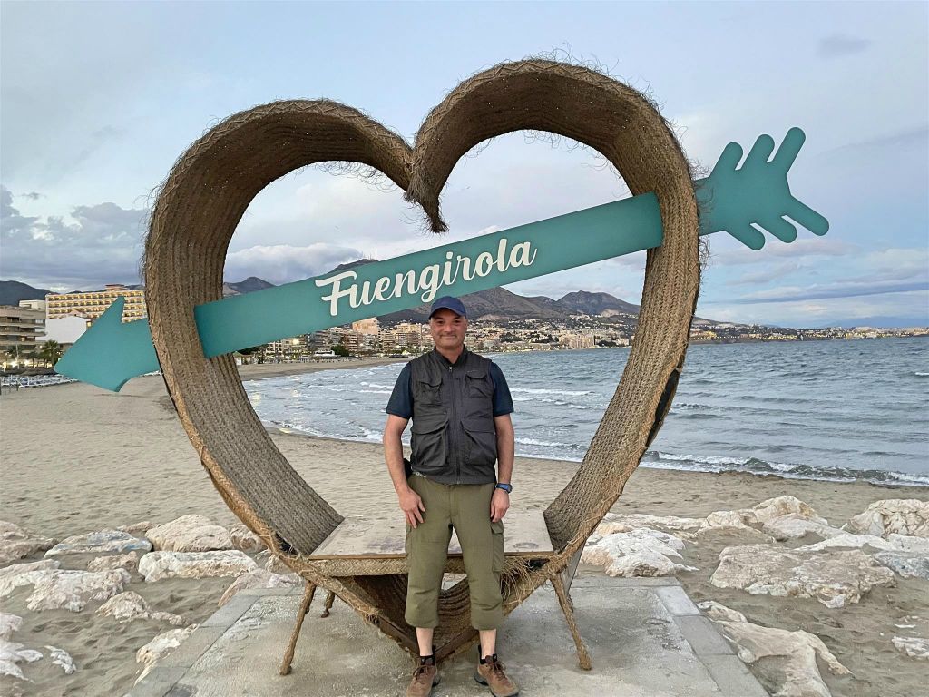 FUENGIROLA - Carlos bij het Fuengirola hart