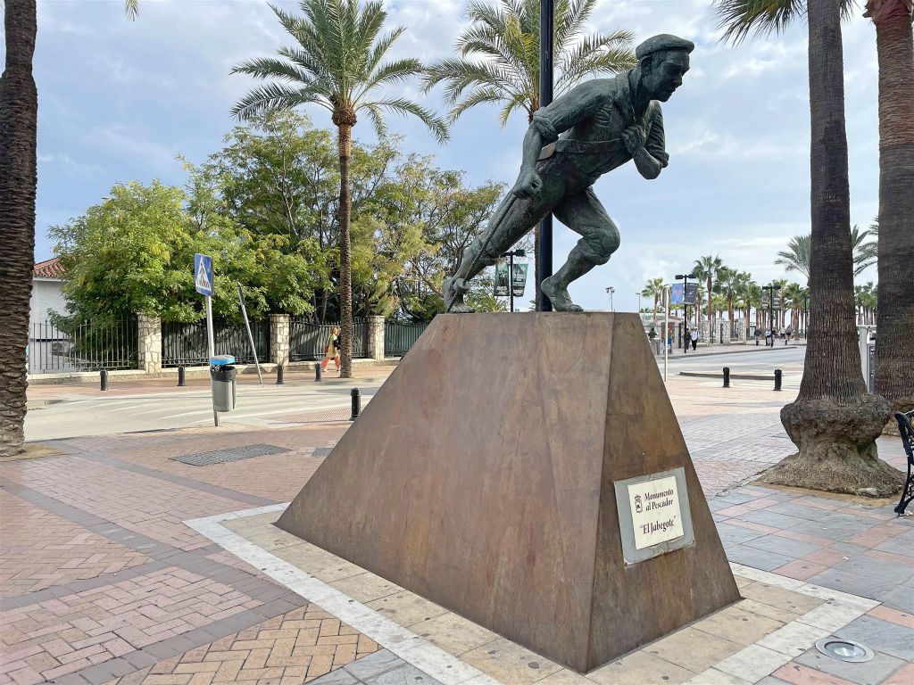 FUENGIROLA - het monument voor de visser "El Jabegote"