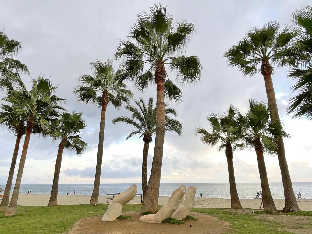 FUENGIROLA - het kunstwerk open hand