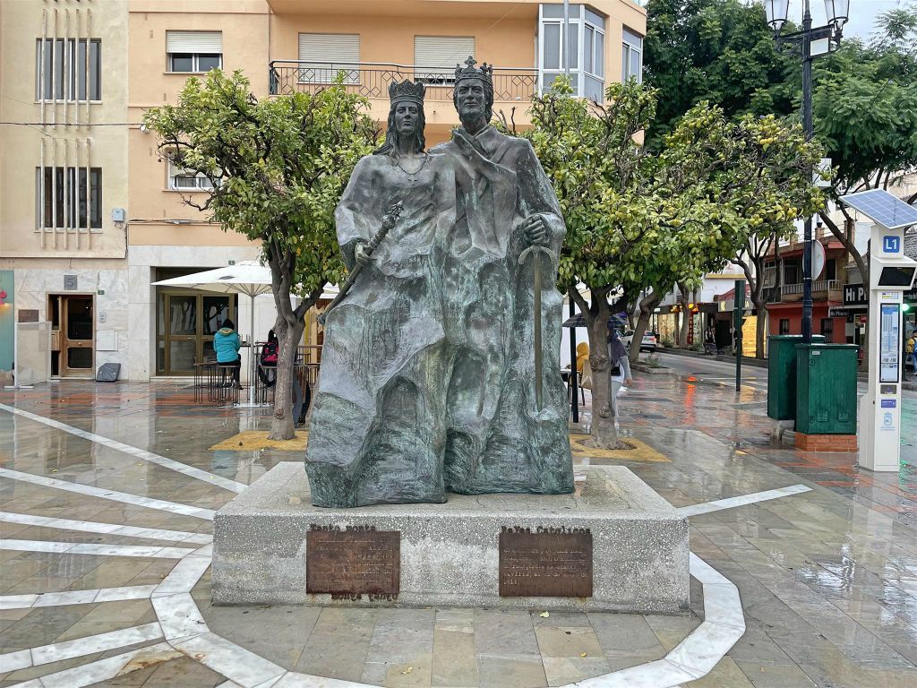 FUENGIROLA - het monument voor de katholieke vorsten