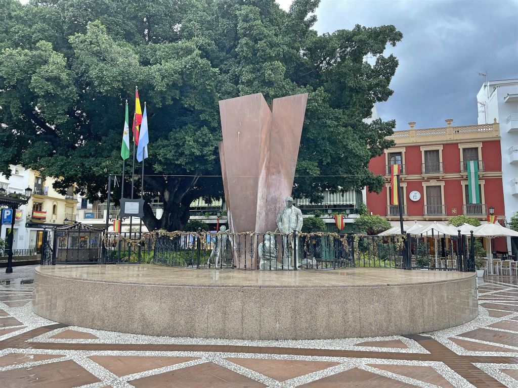 FUENGIROLA - het monument a la Familia