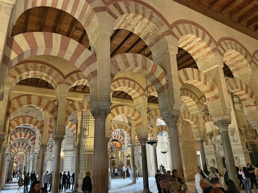 CÓRDOBA -  enkele zuilen in de Mezquita